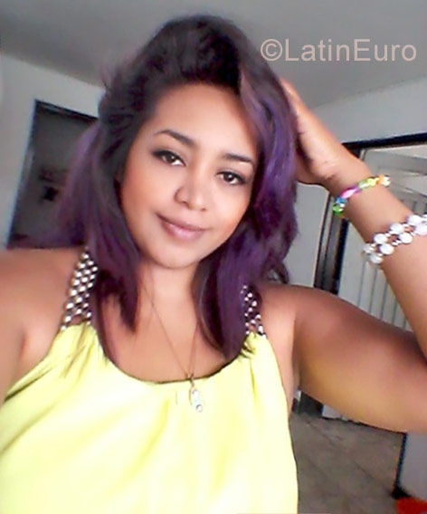 Date this attractive Colombia girl Yeni from Cali CO23026