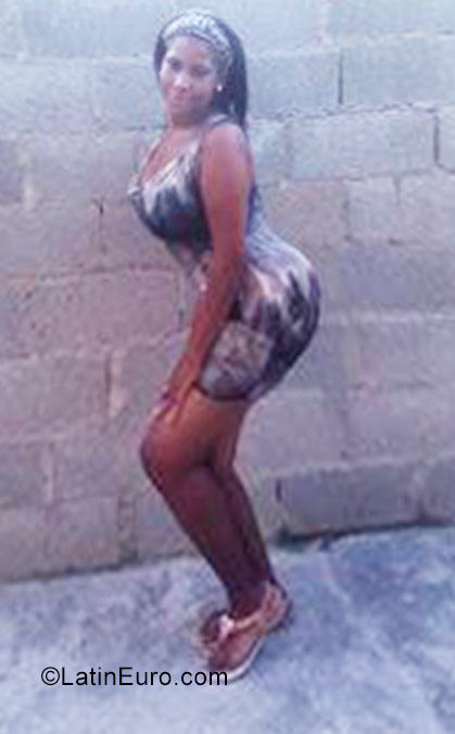 Date this hard body Dominican Republic girl Leandra parra from Santo Dominica DO31058