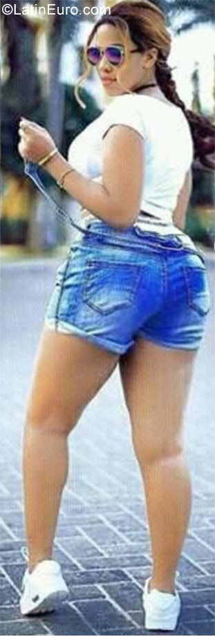 Date this foxy Cameroon girl Lizzy from Yaounde CM259