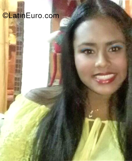 Date this beautiful Colombia girl Lodevaria from Cali CO23041