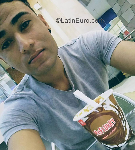 Date this tall Colombia man Cristian from Barranquilla CO23044