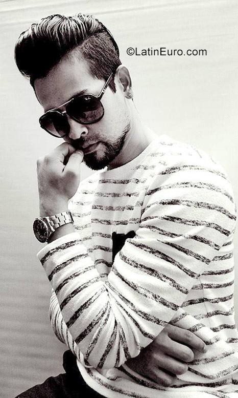 Date this sensual Colombia man Wilmer from Bucaramanga CO23051