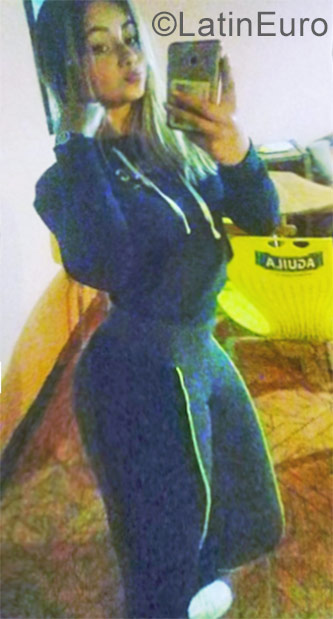 Date this hot Colombia girl Anny from Bogota CO23059