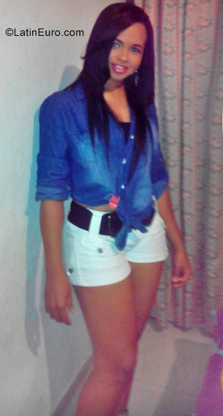 Date this tall Colombia girl Gabi from  CO23064