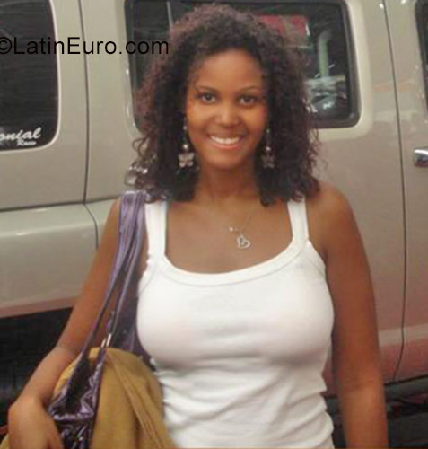 Date this athletic Brazil girl Sharon from Rio De Janeiro BR10496
