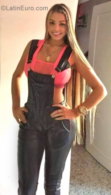 Date this exotic Colombia girl Nati from Medellin CO23081