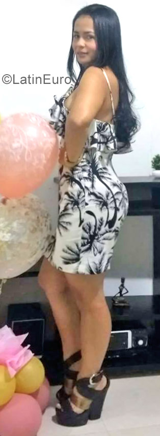 Date this happy Colombia girl Daniela from Valledupar CO23093