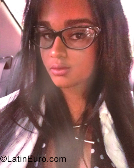 Date this stunning Dominican Republic girl Maria from Santo Domingo DO31176