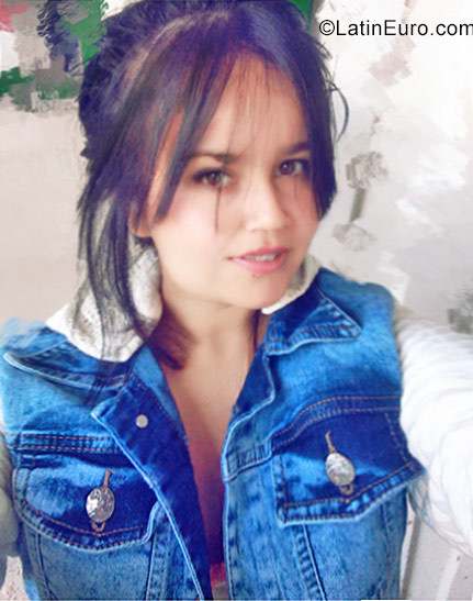 Date this nice looking Colombia girl Krito from Bogota CO23114