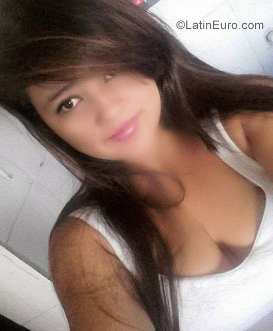 Date this athletic Colombia girl Maria from Ibaque CO23119