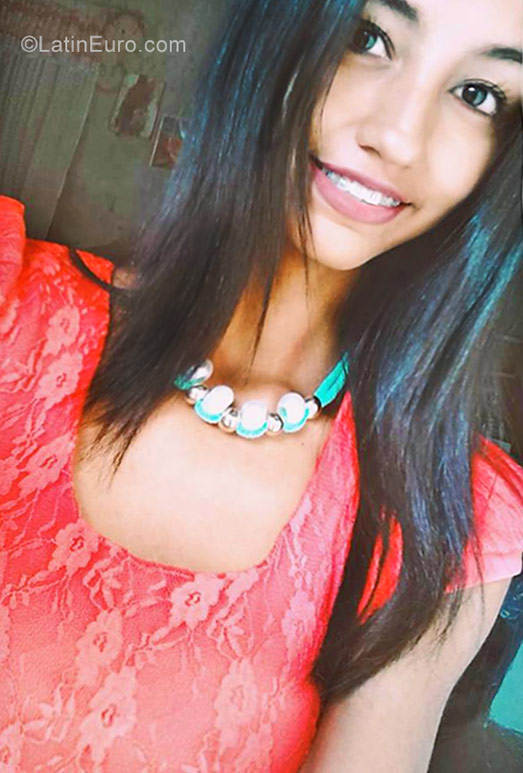 Date this foxy Venezuela girl Esther from Maracay VE1264