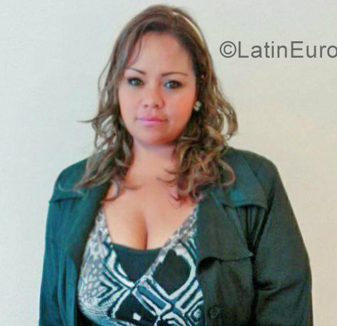 Date this attractive Colombia girl Ely from Bogota CO23124