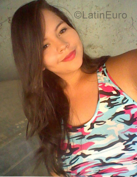 Date this sensual Venezuela girl Genesis from Valencia VE1268
