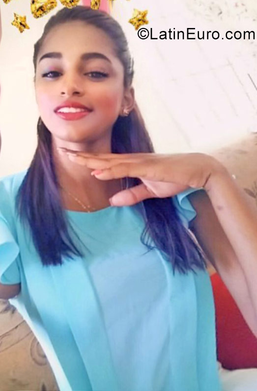Date this foxy Dominican Republic girl Madelin from Santiago DO31229