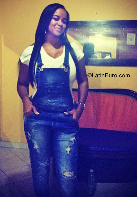Date this voluptuous Colombia girl Faisury from Cali CO23154