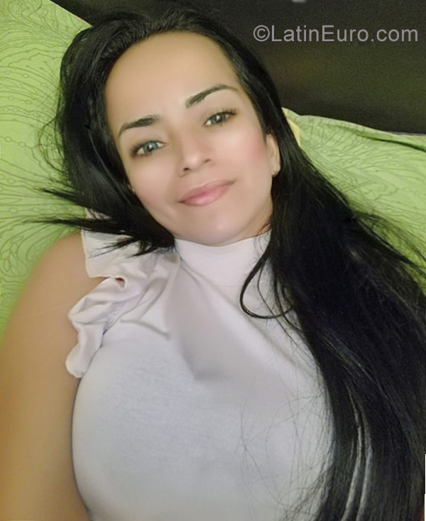 Date this hard body Colombia girl Andrea from Santa Marta CO23167