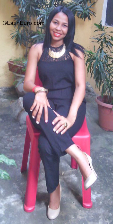Date this voluptuous Dominican Republic girl Victoria from Santo Domingo DO31266