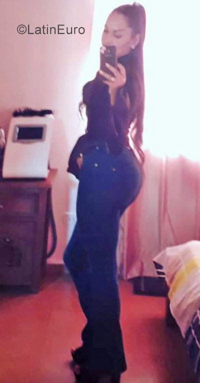 Date this voluptuous Colombia girl Luisa fernanda from La Dorada CO23169