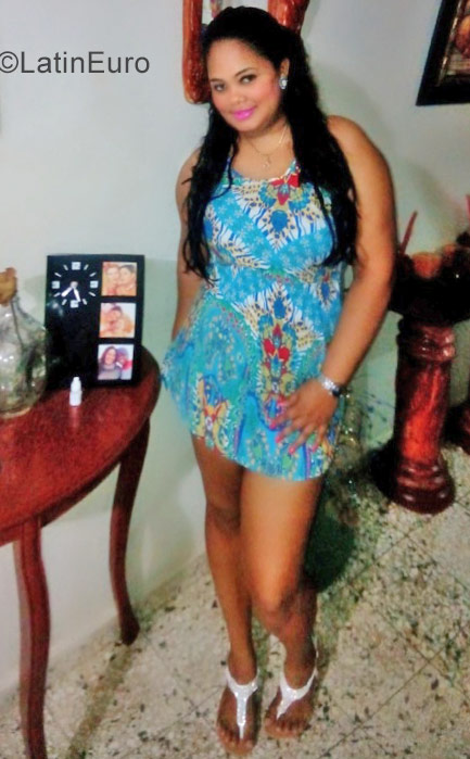 Date this happy Dominican Republic girl Cynthia from Santo Domingo DO31268