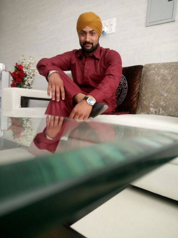 Date this hard body Kenya man Jasvir from Nairobi KE59