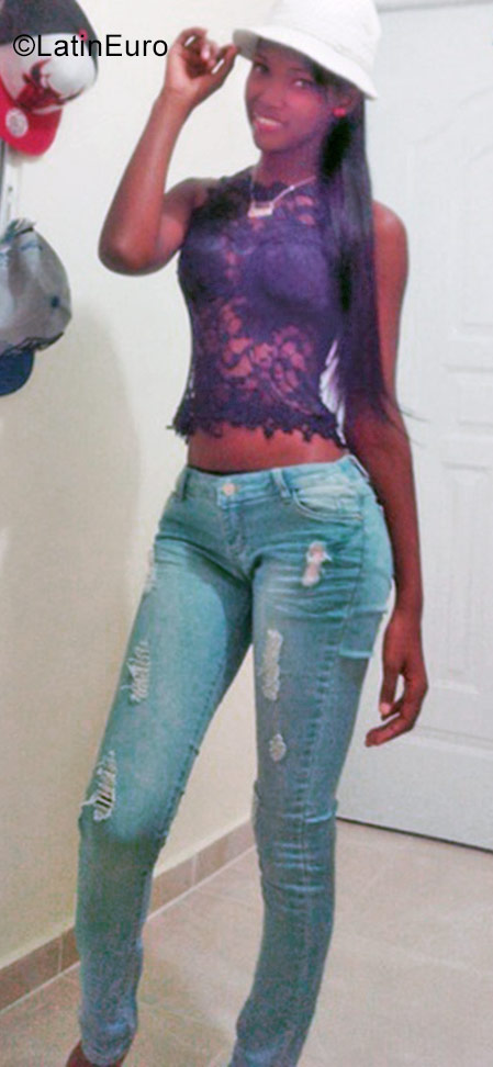Date this happy Dominican Republic girl Mauscrin from Puerto Plata DO31355