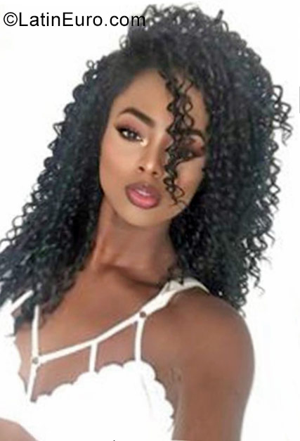 Date this foxy Colombia girl Dana from Cali CO23220