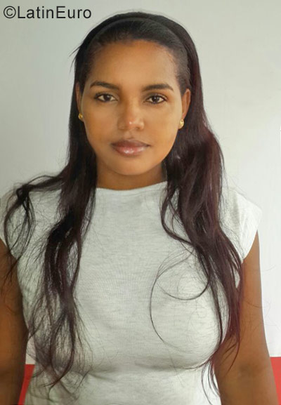 Date this pretty Colombia girl Yesenia from Medellin CO23297