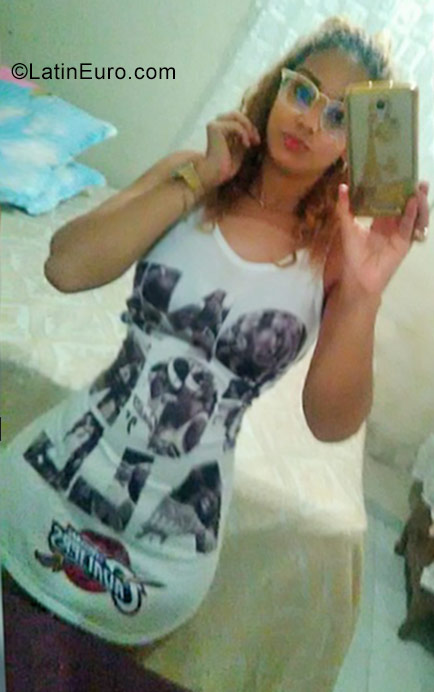 Date this fun Dominican Republic girl Julisa from Santiago DO31426