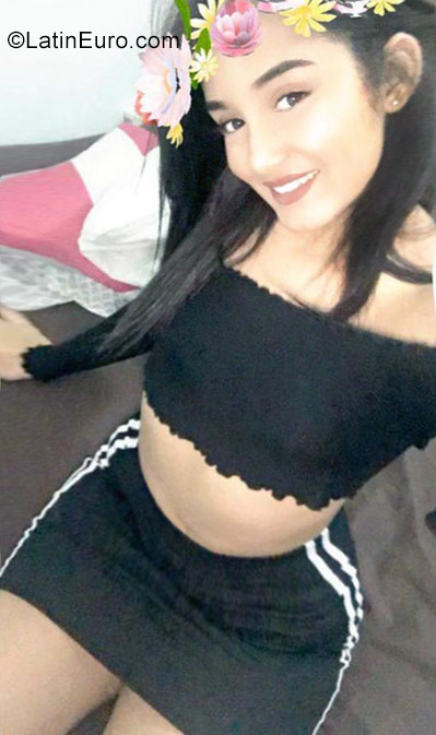 Date this tall Dominican Republic girl Nicole from Santo Doming DO31466