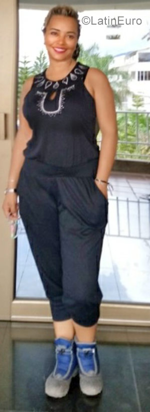 Date this happy Colombia girl Liliana from Bogota CO23288