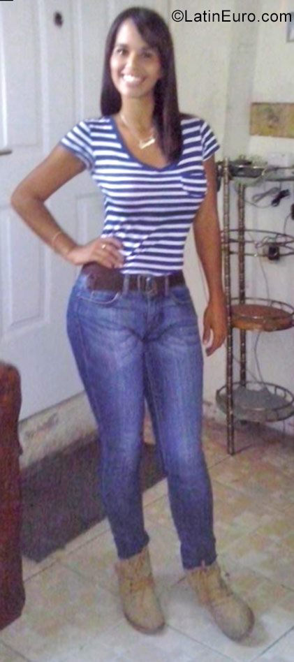 Date this stunning Venezuela girl Elian from Caracas VE1322