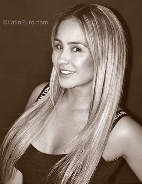 Date this attractive Colombia girl Carla from Medellin CO23291