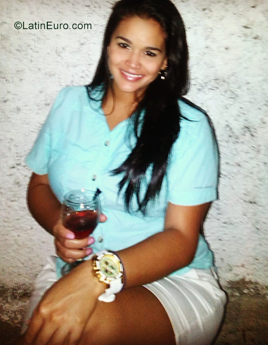 Date this voluptuous Venezuela girl Eli from Valencia VE1326
