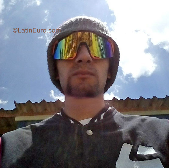 Date this charming Colombia man Menotap from Bogota CO23298