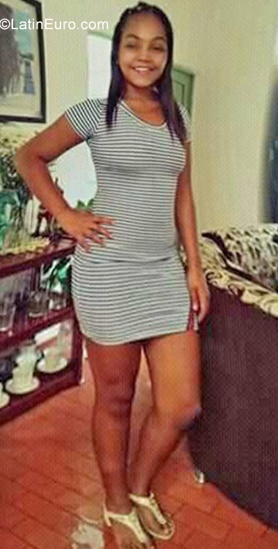 Date this voluptuous Colombia girl Laura from Cali CO23303