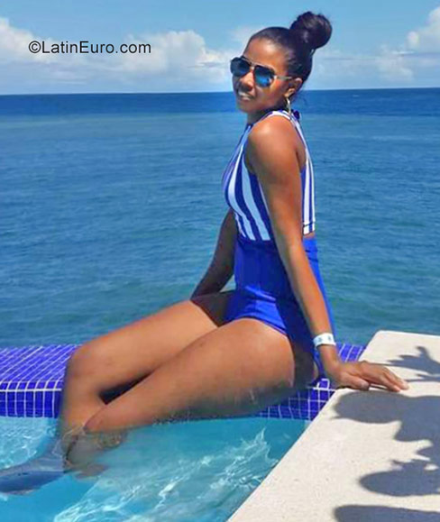 Date this exotic Dominican Republic girl Daniulka from Santo Domingo DO31559