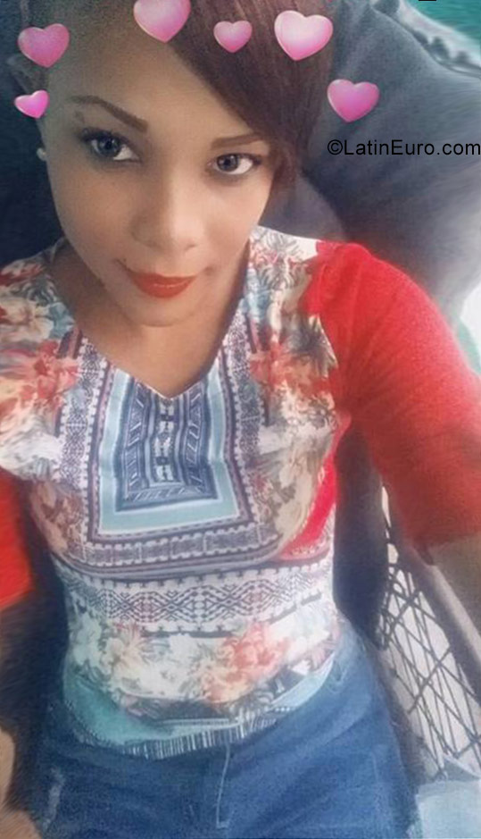 Date this beautiful Dominican Republic girl Mary from Santo Domingo DO31601