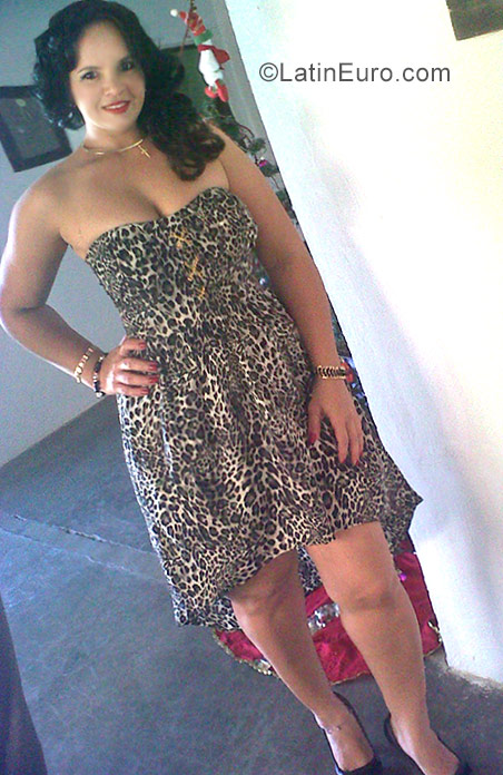 Date this sensual Venezuela girl Susana from Maraciabo VE1352