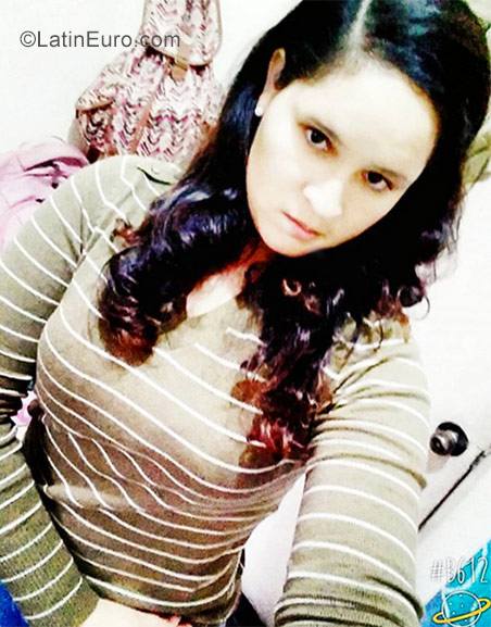 Date this tall Peru girl Sol from Chiclayo PE1222