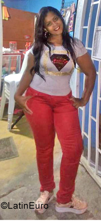 Date this foxy Colombia girl Fernanda from Cali CO23390