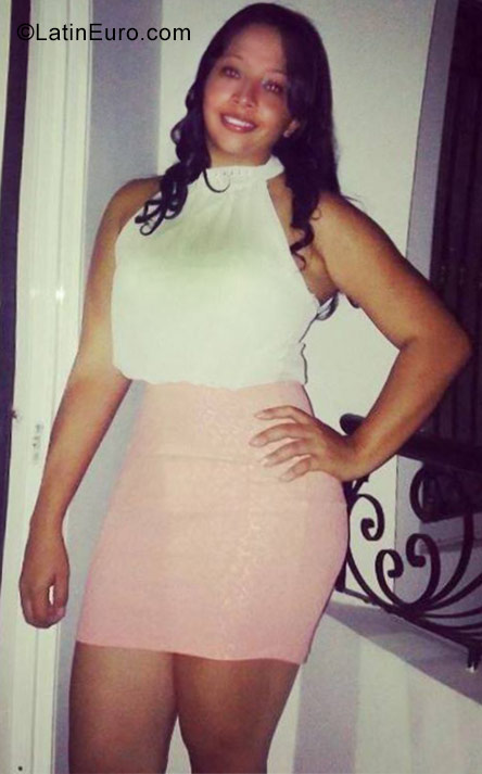 Date this nice looking Colombia girl Katherine from Cali CO23400