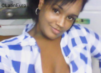 Date this nice looking Cuba girl Diana from Havana CU245