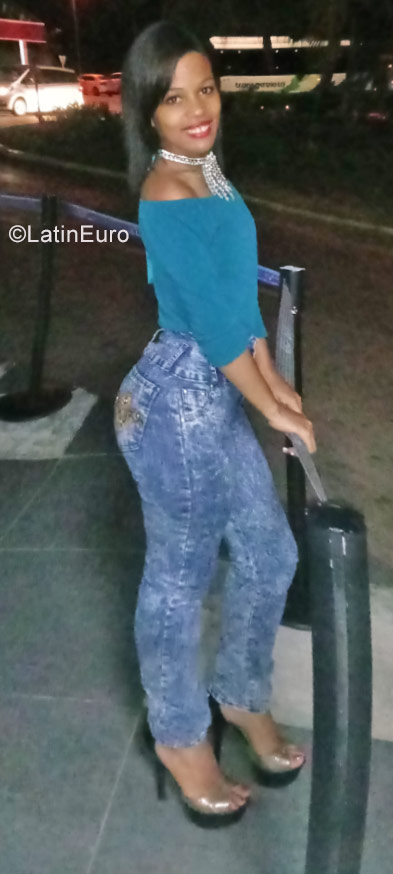 Date this funny Cuba girl Lindsey from Havana CU247