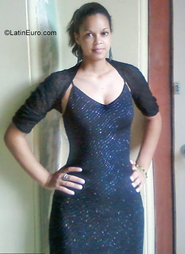 Date this passionate Cuba girl Lidia from Havana CU252