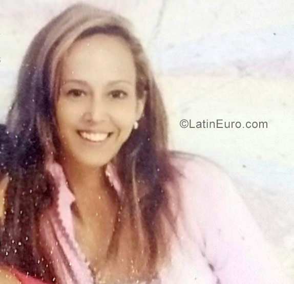 Date this pretty Cuba girl Yima from Havana CU254