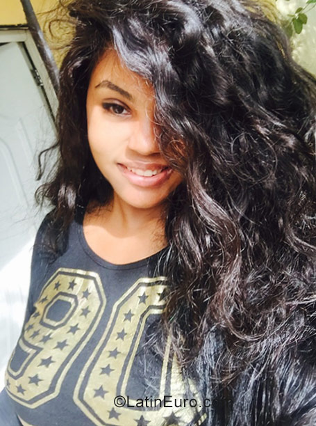 Date this fun Dominican Republic girl Yissell from Santo Domingo DO31712