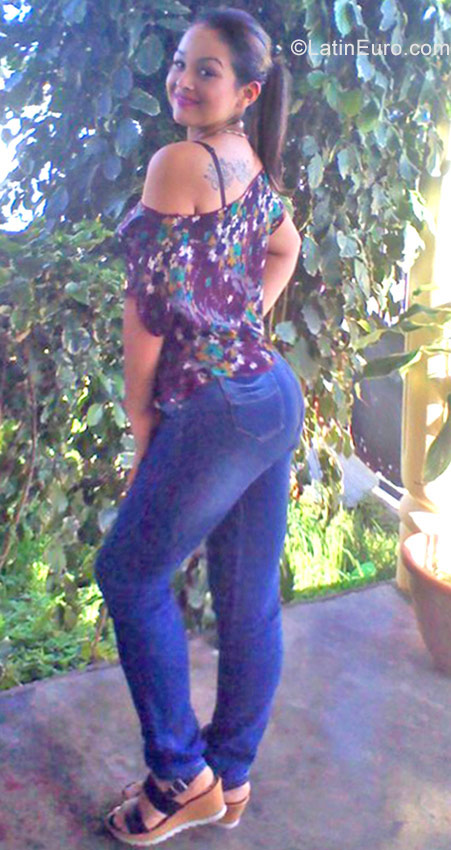 Date this nice looking Venezuela girl Jacky from Valera VE1387