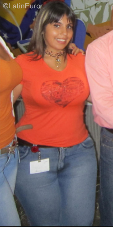 Date this nice looking Venezuela girl Zulay from Caracas VE1388