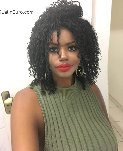 Date this attractive Brazil girl Raicca from Rio De Janeiro BR10684