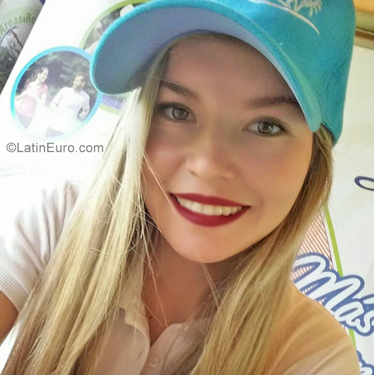 Date this exotic Bolivia girl Dorinkia from Santa Cruz BO38